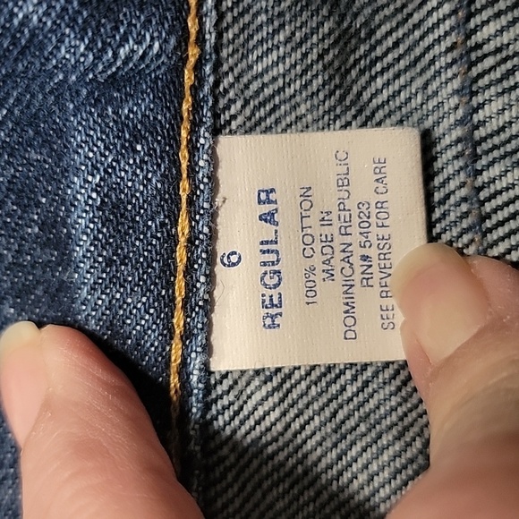 Old Navy Size 6 Bootcut Raw / Chewed Hem Medium Wash Blue Jean, Gently Used Cond - Picture 3 of 15